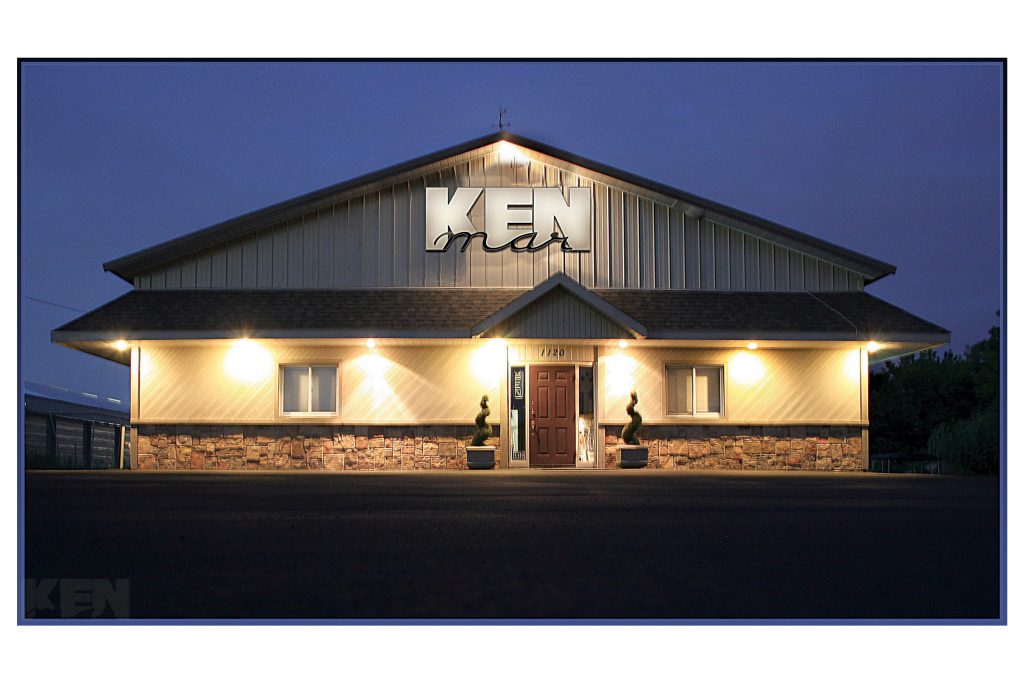 A brick and mortar studio with attached private photo-park. the largest such studio north of Milwaukee, offering a full time Certified professional, Master Photographer, Todd Kunstman. now in its 70th year