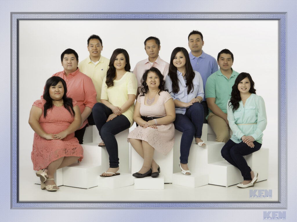 KenMar specializes in large family groups, indoors and out with a huge variety of props, chairs, couches and different backdrops with flattering lighting and comfortable slice-of-life posing