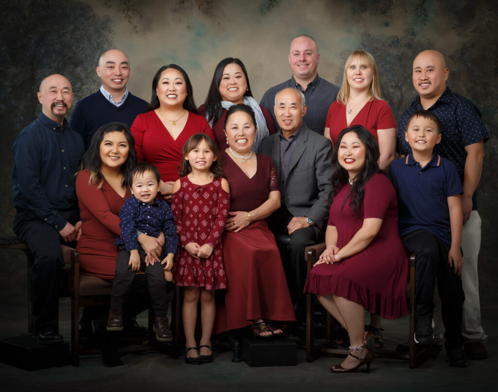 KenMar specializes in large family groups, indoors and out with a huge variety of props, chairs, couches and different backdrops with flattering lighting and comfortable slice-of-life posing